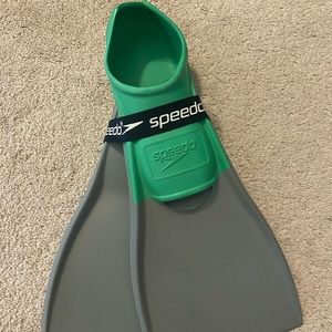 Like new Speedo swim fins - unisex